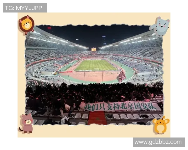 当绿茵场上英雄相拥时热血与尊重在拥抱中交织